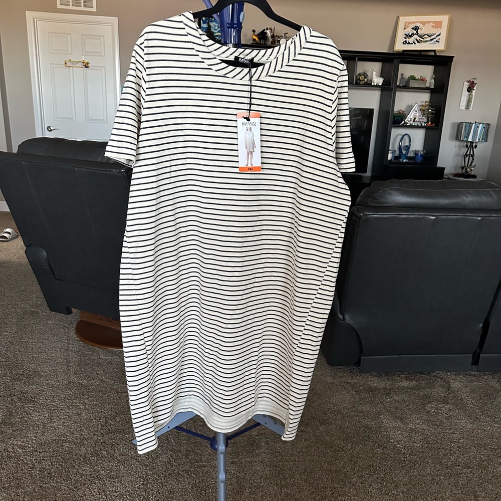 Buffalo NWT black/white Stripe t-shirt dress Pullover style Crewneck. XXL